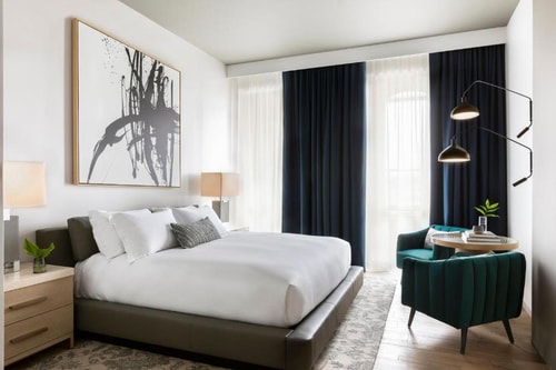 King Room Near Paparazzi Chophouse DAL 1 Luxury Bookings