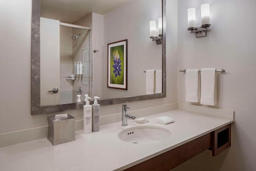King Room Near Giant Eyeball DAL 6 Luxury Bookings