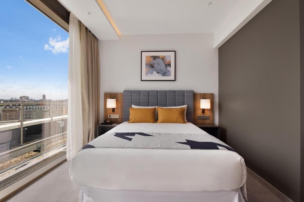 Deluxe Queen Near Vincent Square LON Luxury Bookings