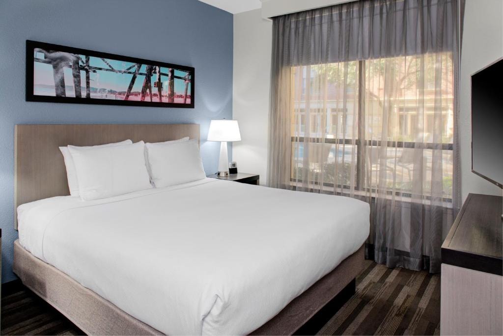 King Studio Near Caruth Haven Court DAL Luxury Bookings