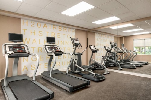 King Studio Suite Near Willowbrook WWTP HOU 15 Luxury Bookings