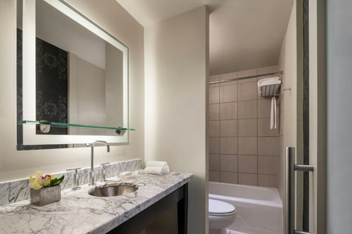 Cozy King Room Near Skydeck Chicago CHI 6 Luxury Bookings