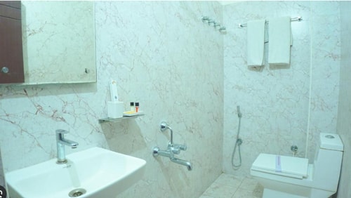 Two Bedroom Suite Near Thumbay Hospital Ajman 10 Luxury Bookings