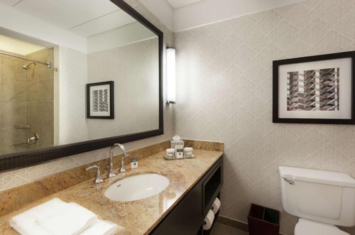 King Room Near To Uptown Collection HOU 3 Luxury Bookings