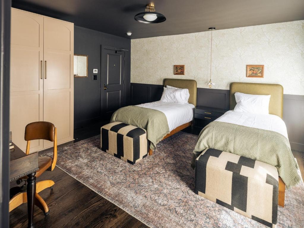 Standard Twin Room Near The UPS Store DAL Luxury Bookings