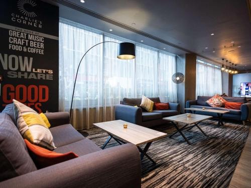 King or Twin Room Near Tesco Bank LON 10 Luxury Bookings