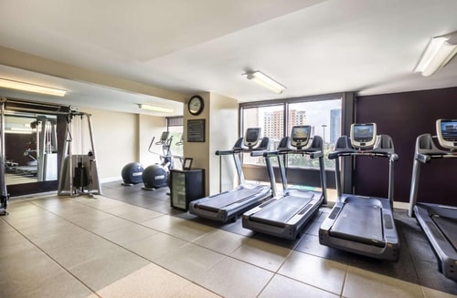 King Room Near To Uptown Collection HOU 13 Luxury Bookings