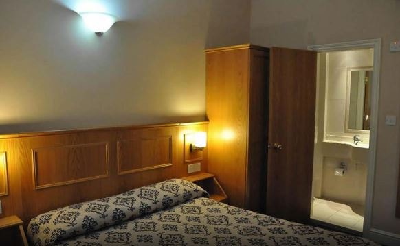 Double Or Twin Room Near Telefonzelle LON Luxury Bookings