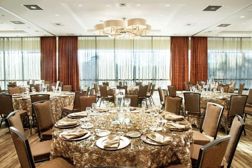 King Room Near To Cullen Family Plaza HOU 8 Luxury Bookings