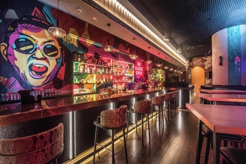 Two Bedroom Residential Suite Near WTC Metro 15 Luxury Bookings