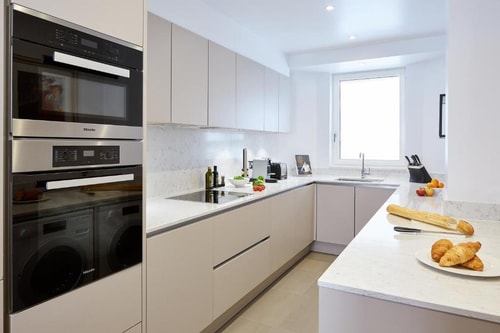 Superior 3 Bedroom Apartment Near Gloucester LON 7 Luxury Bookings