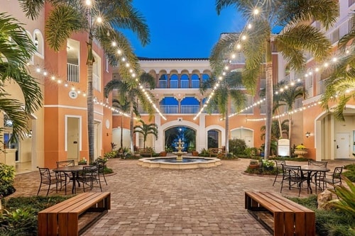 King Room Near The Grande Cove ORL 13 Luxury Bookings
