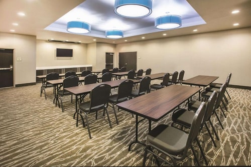 King Room Near Riparian Bar & Grill DAL 9 Luxury Bookings