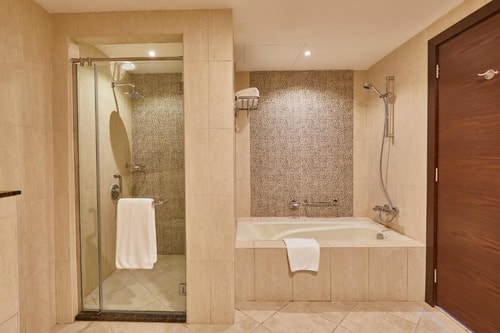 Deluxe King Or Twin Room Sea View At FUJ corniche 5 Luxury Bookings