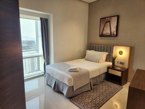 Two Bedroom Apartment Near WTC Metro Station 2 Luxury Bookings