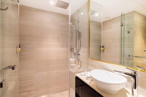 Superior Room Near Aldgate Square LON 4 Luxury Bookings