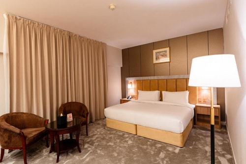 Deluxe King Or Twin Room Near Abuhail Centre Dubai Luxury Bookings