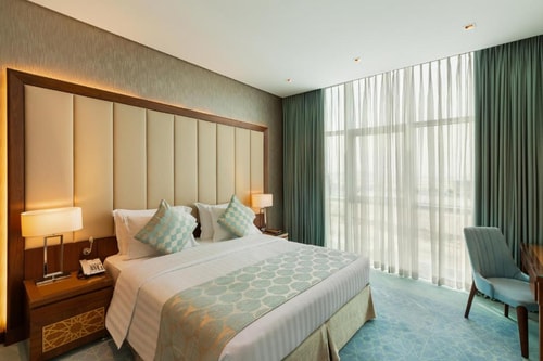Two Bedroom Apartment City View Near Bay Square Luxury Bookings