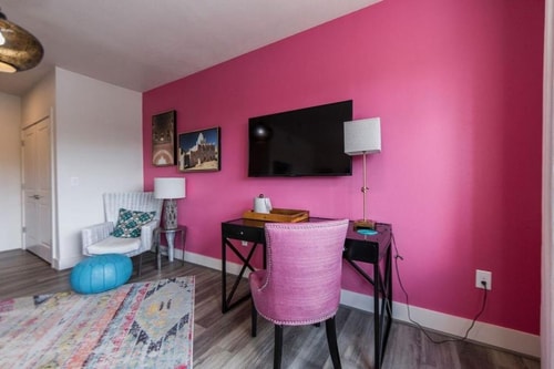 Deluxe King Room Near Lake Cliff Park DAL 3 Luxury Bookings