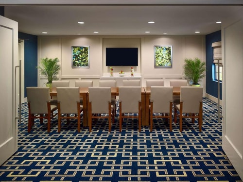 King Studio Near Museum of Illusions Houston HOU 6 Luxury Bookings