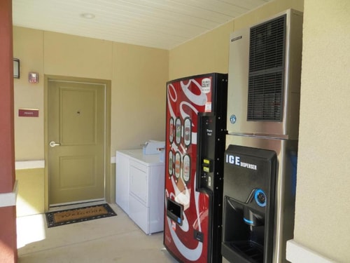 King Suite Near Collins Elementary School HOU 13 Luxury Bookings