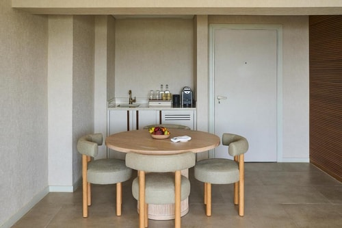 Executive Suite Near Khor Al Maqta Park 3 Luxury Bookings