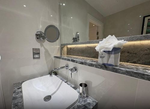 Studio Near Barclays Bank LON 6 Luxury Bookings