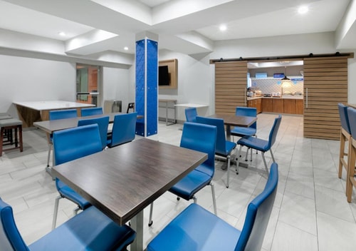 Standard King Room Near Ace Kitchen And Lounge DAL 10 Luxury Bookings