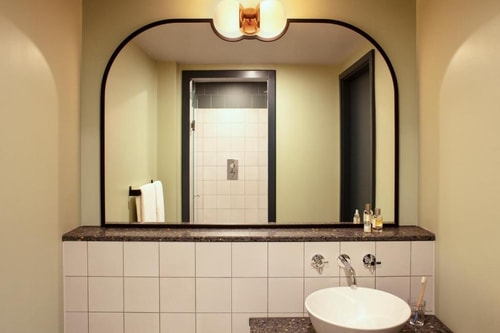 Queen Room Near Bush Theatre LON 4 Luxury Bookings