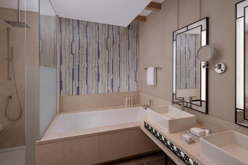 Deluxe King Or Twin Room City View Pet Friendly 5 Luxury Bookings