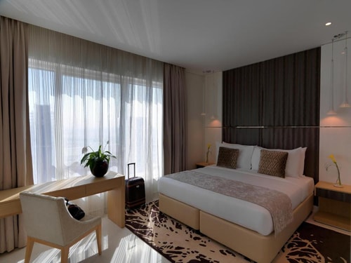 Three Bedroom Suite Near Bay Square Dubai 2 Luxury Bookings