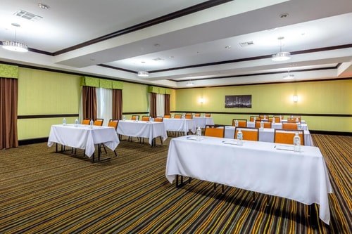 Standard Room Near Golden Corral Buffet Grill DAL 13 Luxury Bookings