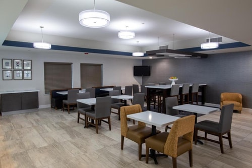 Deluxe King Room Near Thomas Bell Foster Park HOU 7 Luxury Bookings