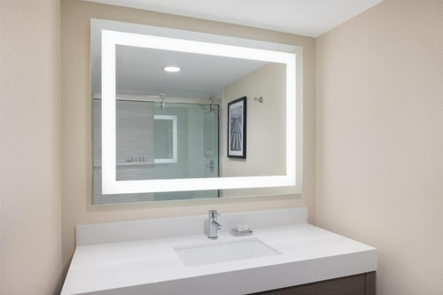 Deluxe King Room Lake View Near Cicis Pizza ORL 15 Luxury Bookings