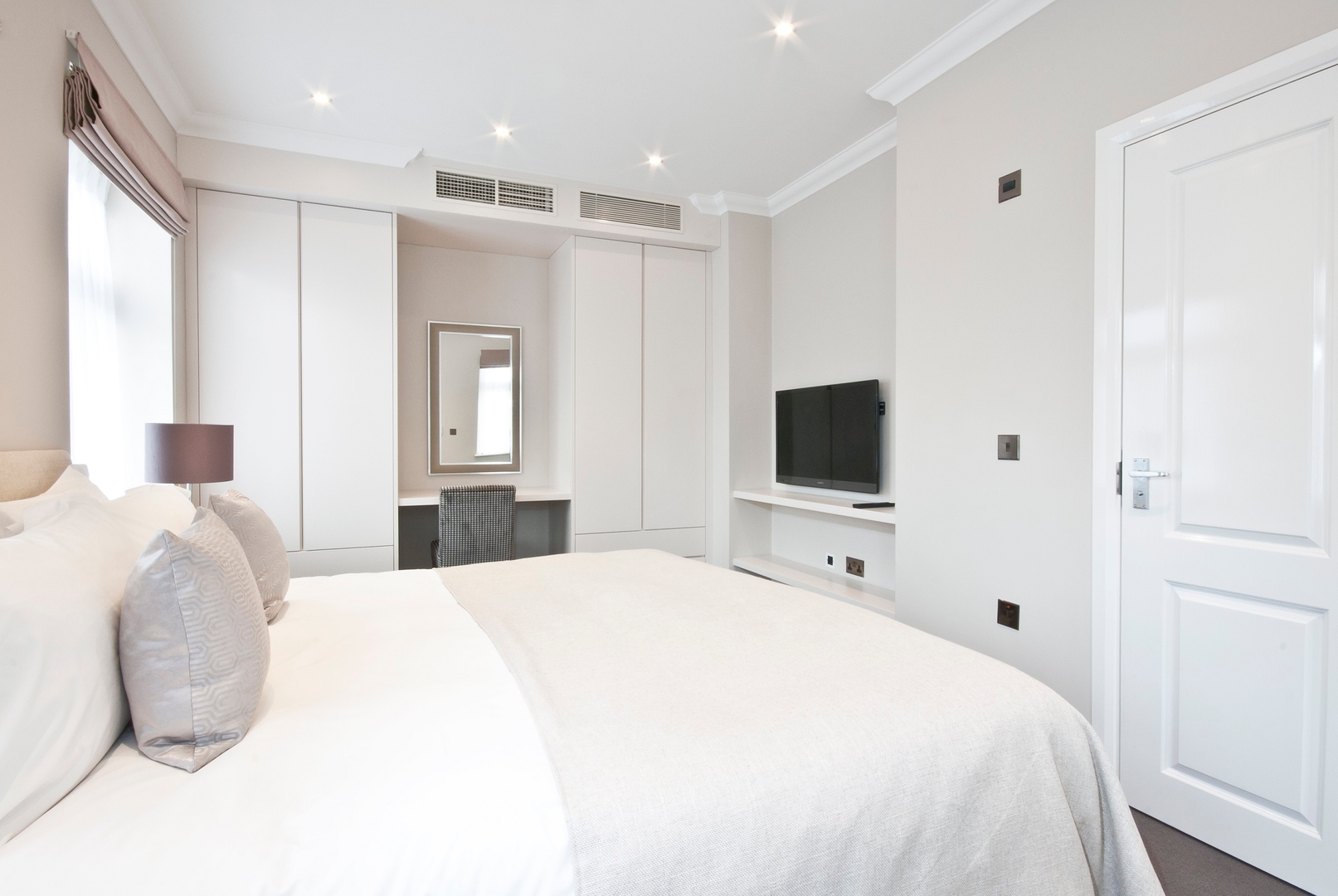 Three Bedroom Apartment Near Gloucester Park LON Luxury Bookings