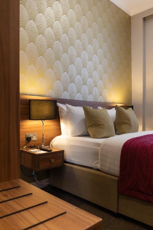 Economy Double Room Near Italian Gardens LON Luxury Bookings