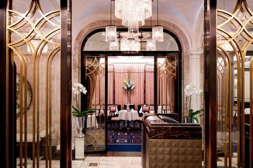 Deluxe Queen Room Near The Wellness Lab LON 13 Luxury Bookings