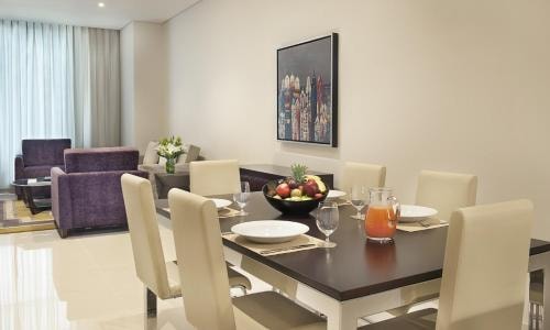 1 Bedroom Suite Skyline View Near Bay Avenue Park 2 Luxury Bookings