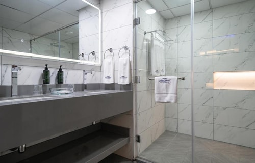 King Suite Near Abroad Lovers 6 Luxury Bookings