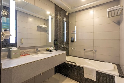 King or Twin Room Near Copper Kettle Restaurant 7 Luxury Bookings