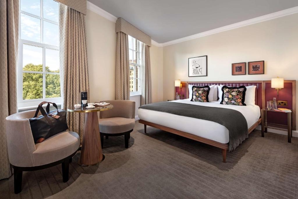 Classic Superior Room Near Berkeley Square LON Luxury Bookings