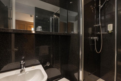 Classic Double Room Near Dominion Theatre LON 2 Luxury Bookings
