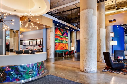 Guest King Room Near Pioneer Plaza DAL 4 Luxury Bookings