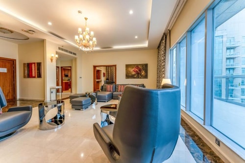 4 Bedroom Royal Penthouse With Burj Khalifa View 8 Luxury Bookings