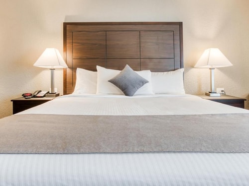 King Room Near Lake point Church North Dallas DAL 2 Luxury Bookings