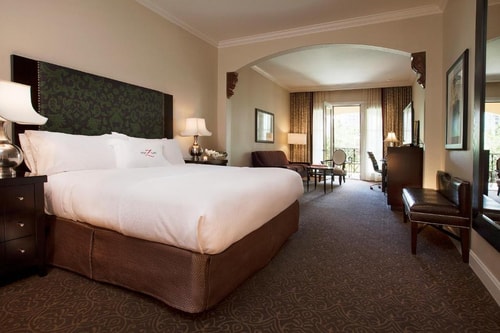 Deluxe King Room Near Metropolitan Club DAL 1 Luxury Bookings