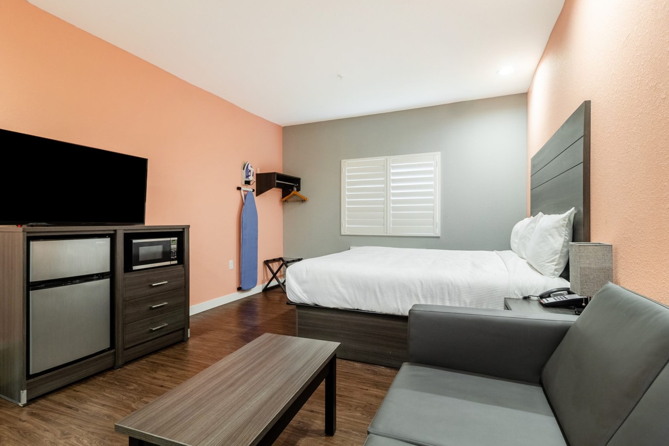 Deluxe King Studio Near Harmony Garden HOU Luxury Bookings
