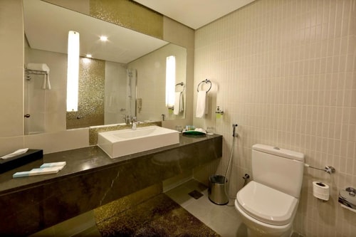 Superior King Room Near Al Khabaisi Park Dubai 2 Luxury Bookings