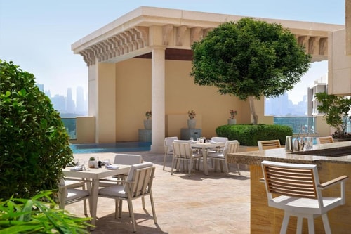 Deluxe King Or Twin Room Near Rotana Jaddaf 13 Luxury Bookings