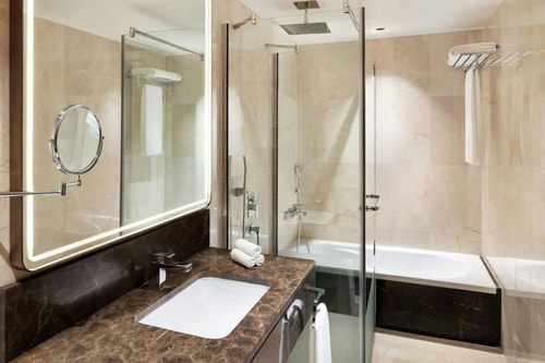 Executive King Suite Near Damac Crescent Towers 4 Luxury Bookings